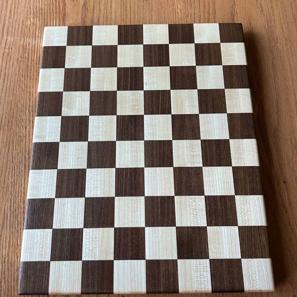 Cutting Board XL - Handcrafted - Checker Design - Picture 2 of 11